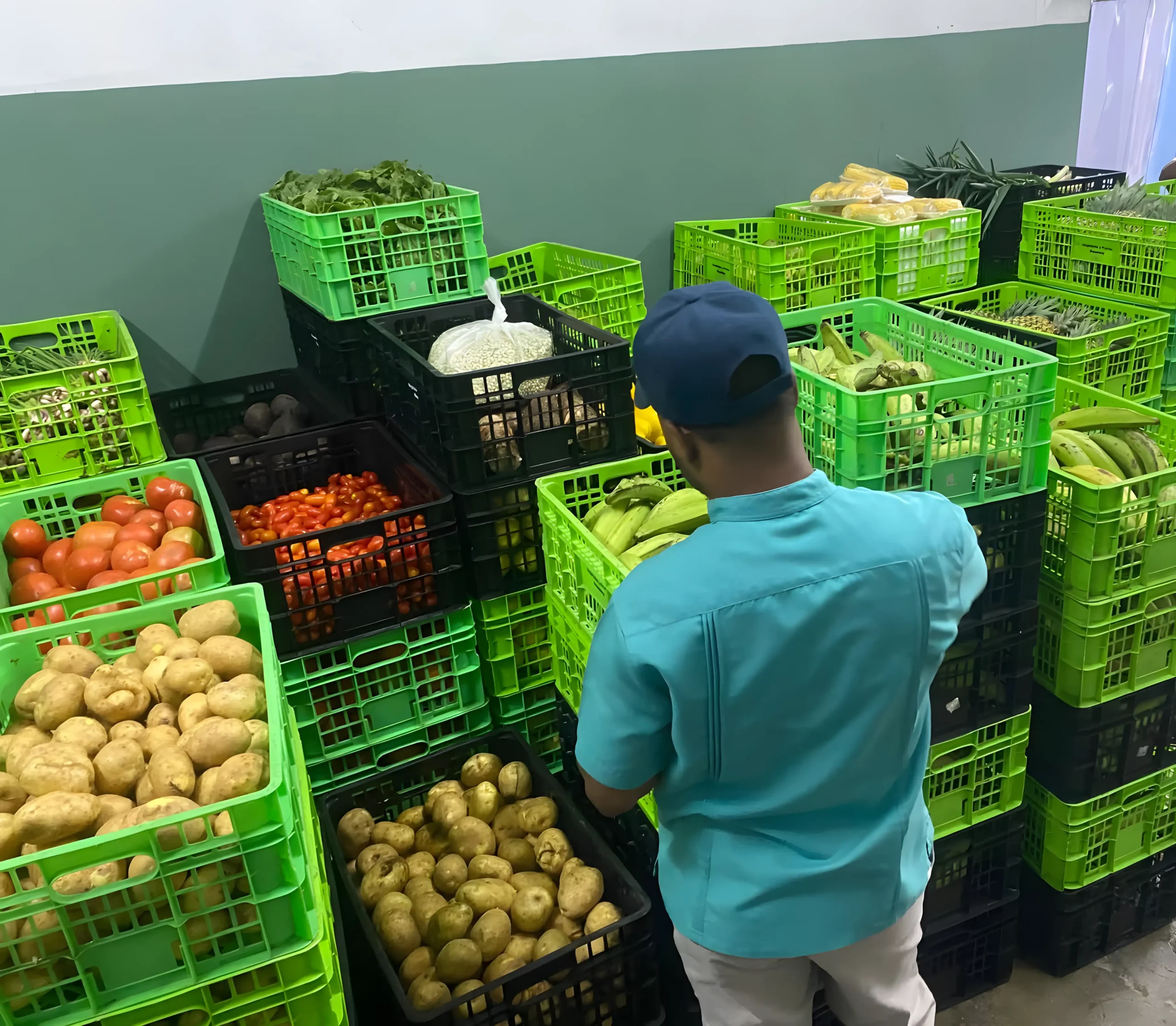Roashley team preparing orders